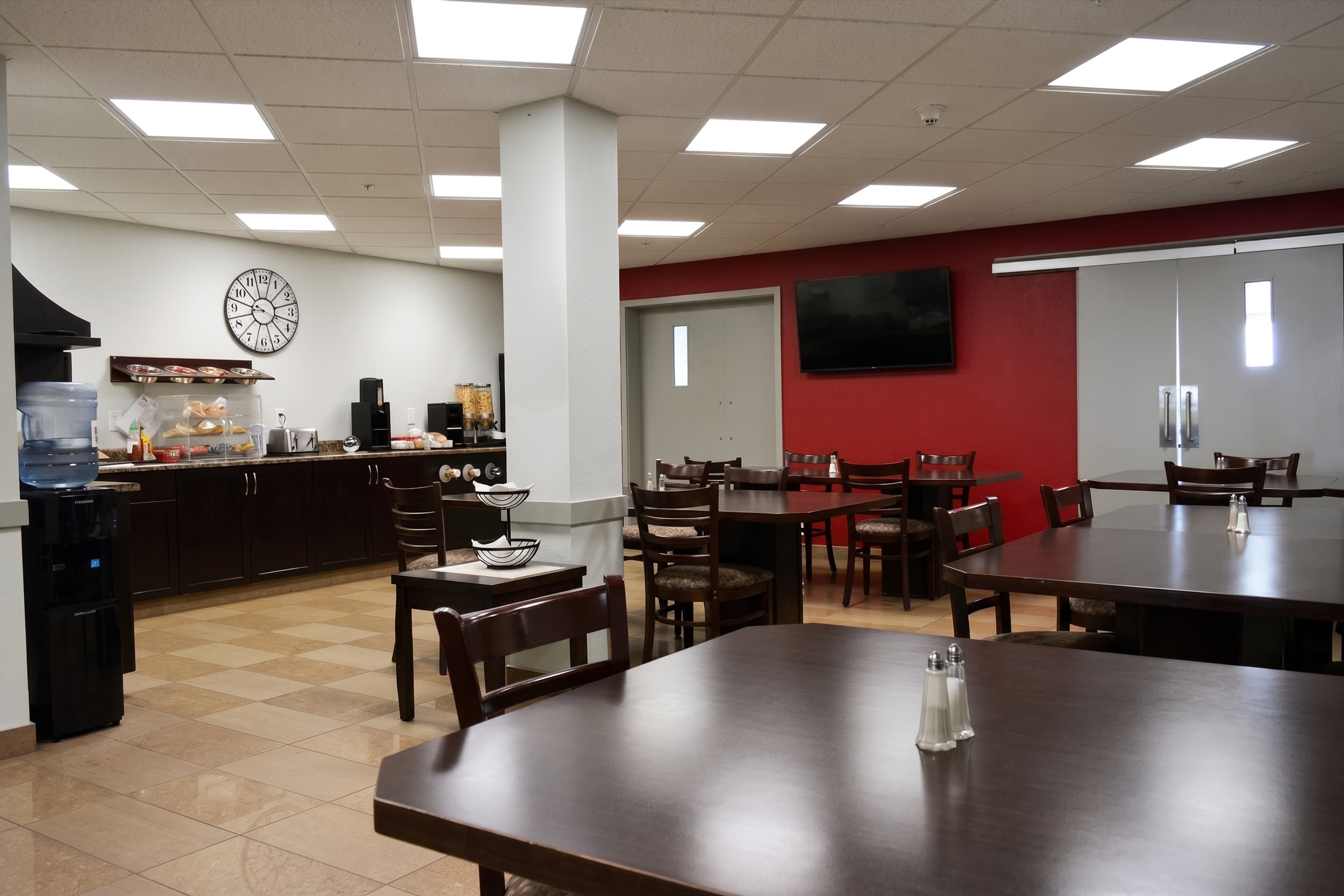 Golden Prairie Hotel & Lodge dining